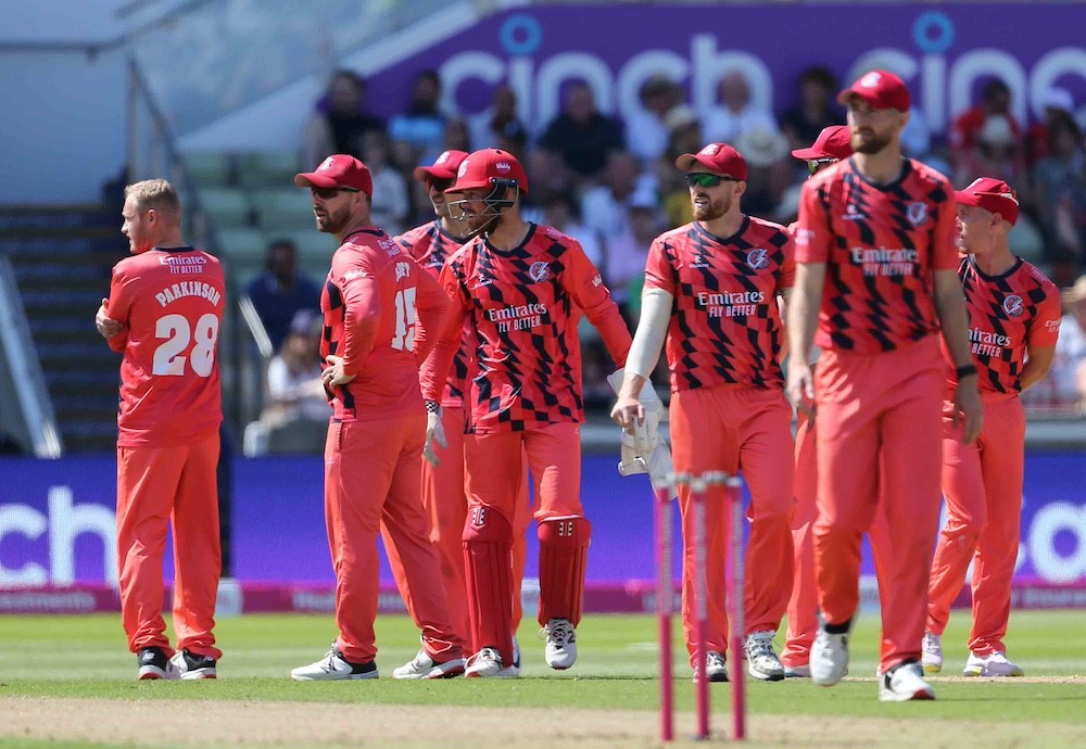FAMILY OFFER - Lightning v Notts Outlaws @ The Sportsbreaks.com Terrace
